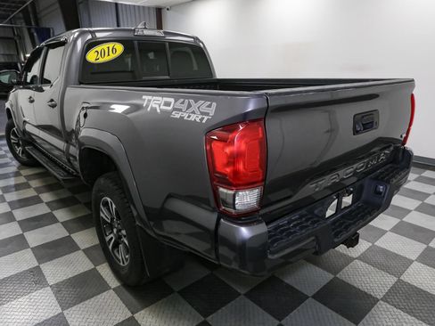 Used 2016 Toyota Tacoma TRD Sport image 11