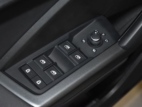 Certified 2025 Audi Q3 2.0T Premium w/ Convenience Package image 5