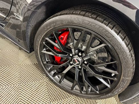 Used 2015 Chevrolet Corvette Z06 w/ 3LZ Preferred Equipment Group image 11