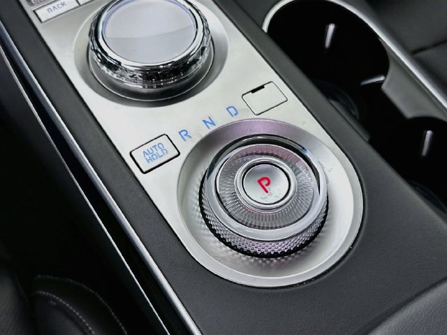Used 2022 Genesis GV70 2.5T AWD/4WD image 17