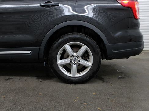 Used 2019 Ford Explorer XLT w/ Equipment Group 201A image 9