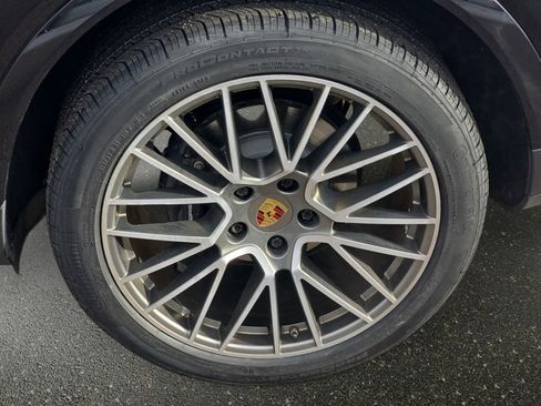 Used 2023 Porsche Cayenne Platinum Edition AWD/4WD image 35