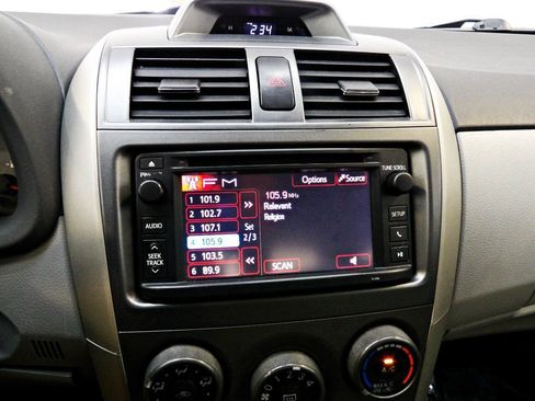 Used 2013 Toyota Corolla LE w/ Preferred Accessory Pkg #2 FWD image 25