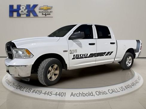 Used 2022 RAM 1500 Classic SLT w/ Protection Group AWD/4WD image 3
