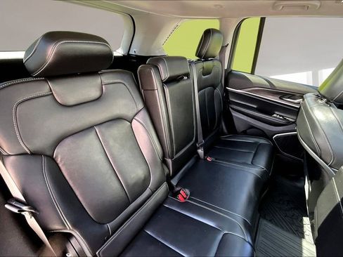 Used 2022 Jeep Grand Cherokee Limited AWD/4WD image 22