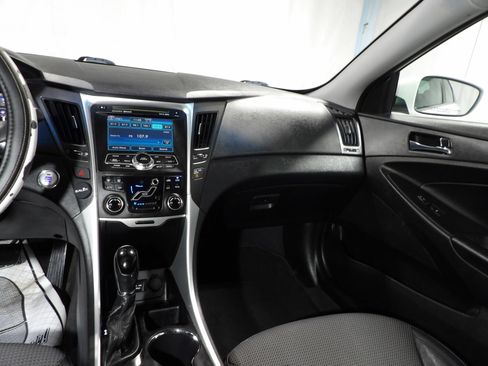 Used 2011 Hyundai Sonata SE w/ Navigation & Sunroof Pkg 4 FWD image 13