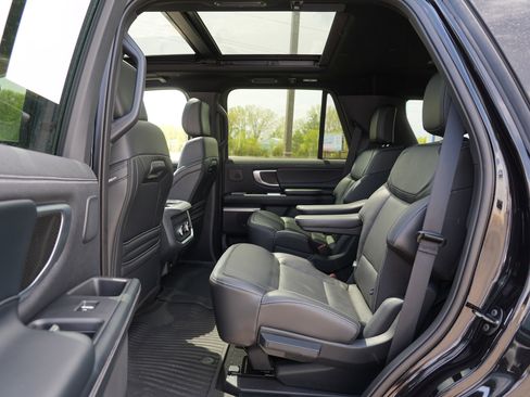 Used 2025 Ford Expedition Platinum w/ Stealth Performance Package AWD/4WD image 20