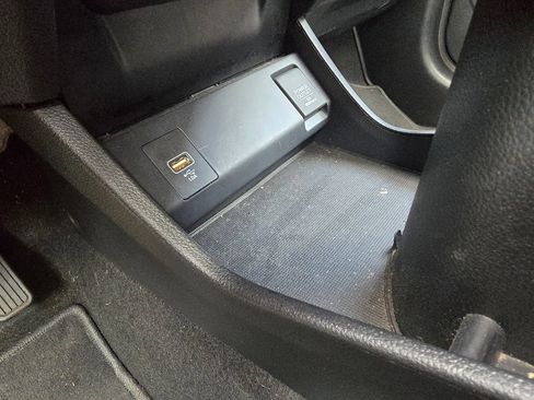 Used 2019 Honda HR-V LX image 36