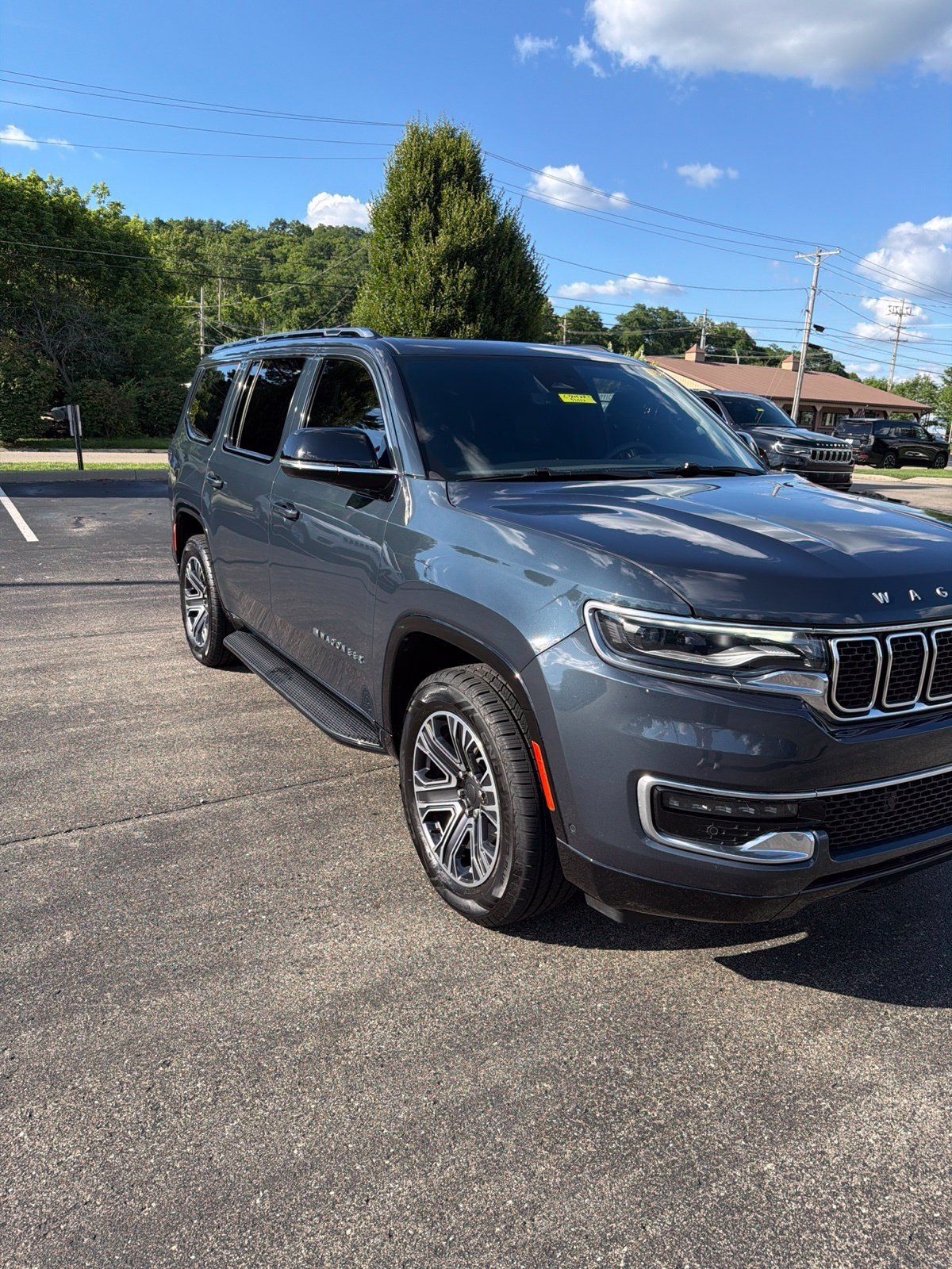 Used 2023 Jeep Wagoneer 4WD w/ Premium Group I image 7
