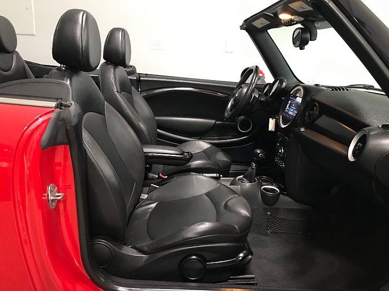 Used 2013 MINI Cooper S w/ Technology Pkg 2 FWD image 21
