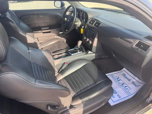 Used 2010 Dodge Challenger SE image 29