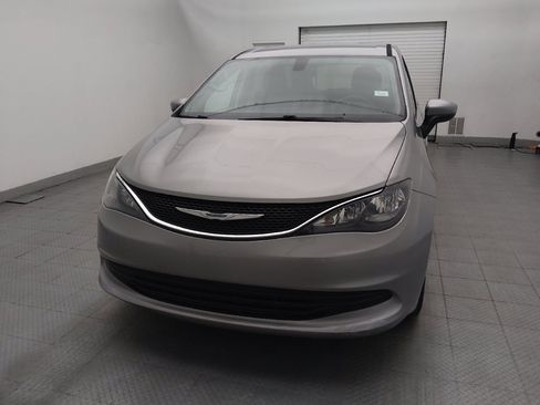 Used 2017 Chrysler Pacifica Touring FWD image 15