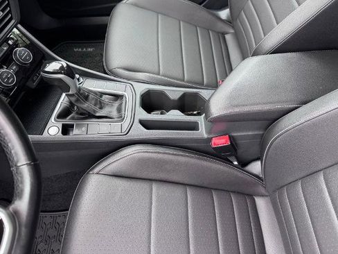 Used 2023 Volkswagen Jetta SE FWD image 16