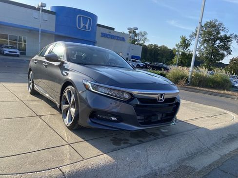 Used 2020 Honda Accord Touring image 2