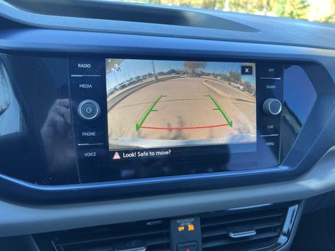 Certified 2022 Volkswagen Taos SE w/ Panoramic Sunroof Package image 23