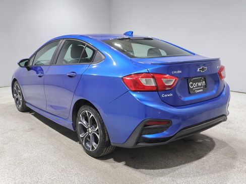 Used 2019 Chevrolet Cruze LT w/ Convenience Package FWD image 5