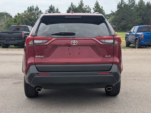 Used 2022 Toyota RAV4 XLE FWD image 4