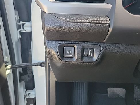 Used 2023 GMC Acadia SLE w/ Driver Convenience Package FWD image 22