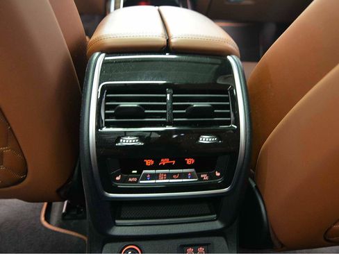 Certified 2023 BMW X7 xDrive40i w/ Premium Package AWD/4WD image 10