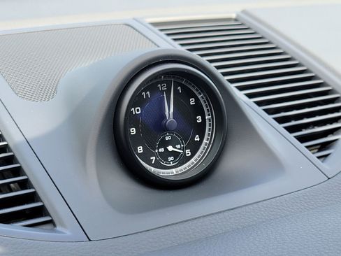 Used 2025 Porsche Macan image 18