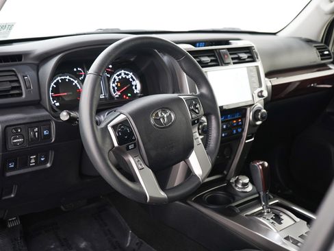 Used 2022 Toyota 4Runner Limited AWD/4WD image 22