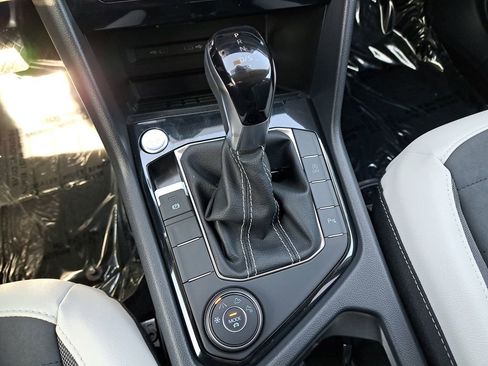 New 2025 Volkswagen Taos SE image 24