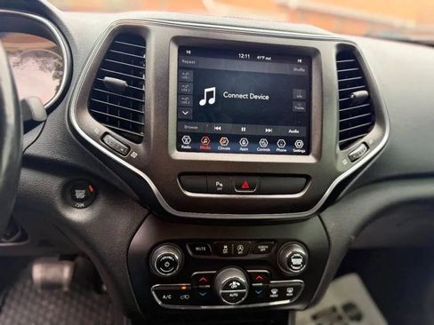 Used 2020 Jeep Cherokee Trailhawk w/ Cold Weather Group image 17