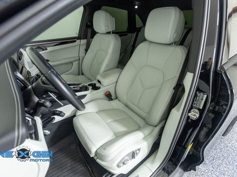 Used 2024 Porsche Macan AWD/4WD image 26