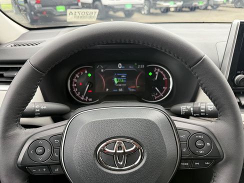 Used 2025 Toyota RAV4 XLE w/ Convenience Package AWD/4WD image 15