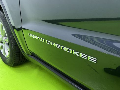 Used 2014 Jeep Grand Cherokee Limited w/ Trailer Tow Group IV AWD/4WD image 14