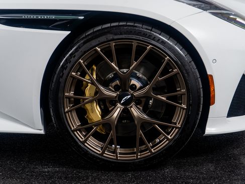 Used 2025 Aston Martin DB12 Coupe image 7