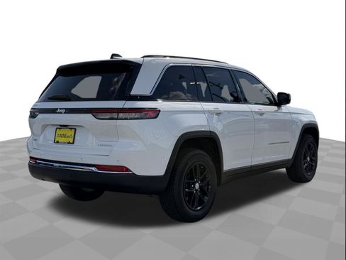 Used 2025 Jeep Grand Cherokee Laredo X AWD/4WD image 5