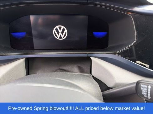 Used 2022 Volkswagen Taos SE w/ Driver Assistance Package FWD image 18