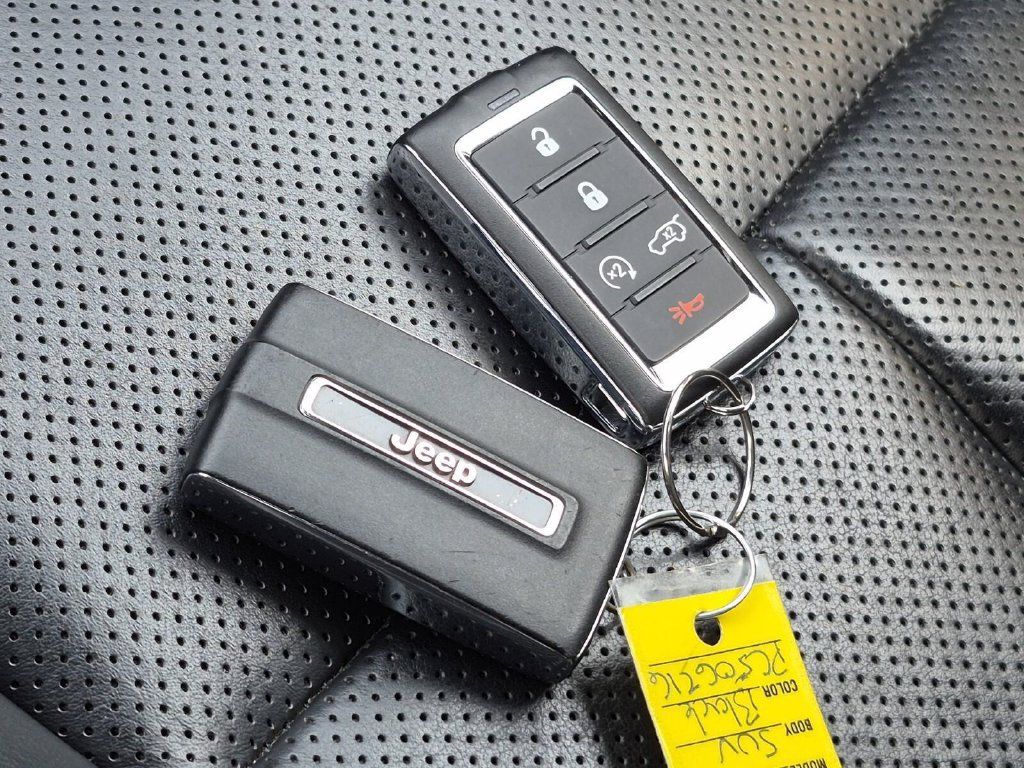 Used 2023 Jeep Grand Cherokee Overland w/ Luxury Tech Group IV AWD/4WD image 45