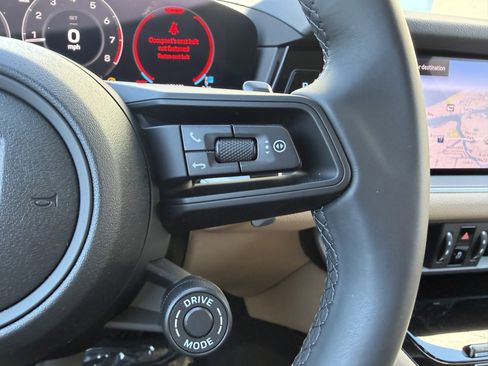 Certified 2026 Porsche Cayenne Coupe image 34