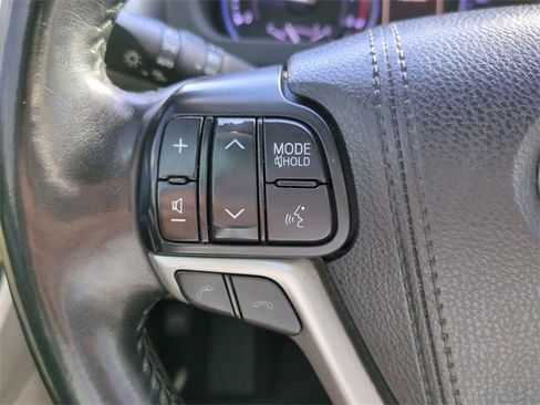 Used 2018 Toyota Highlander XLE image 31