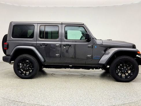 Used 2025 Jeep Wrangler Unlimited Sahara w/ Safety Group image 4