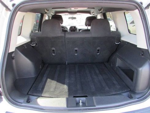 Used 2014 Jeep Patriot Sport image 9