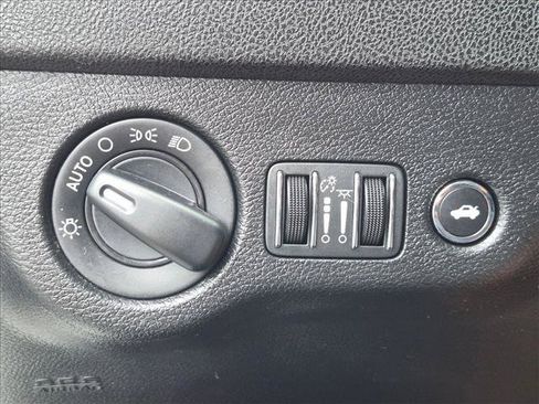 Used 2022 Dodge Charger SXT RWD image 11