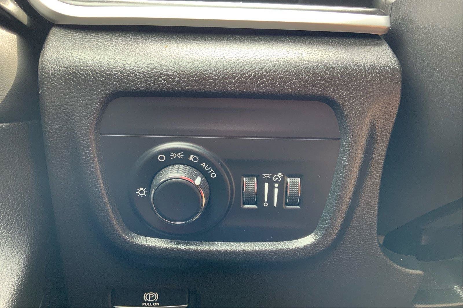 Used 2023 Jeep Grand Cherokee Altitude AWD/4WD image 17