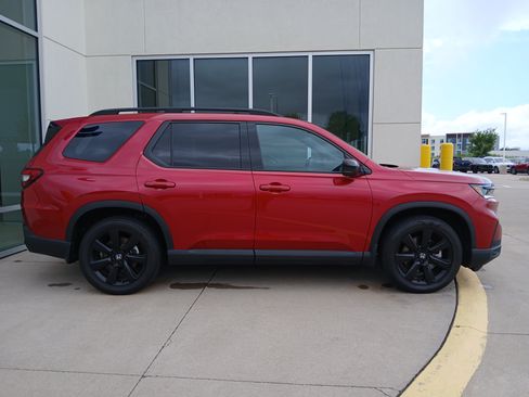 Used 2025 Honda Pilot Black Edition image 5