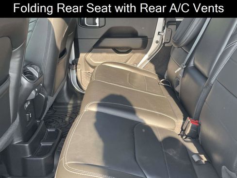 Used 2022 Jeep Wrangler Unlimited Sahara image 19