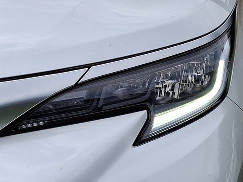 Used 2023 Toyota Sienna XSE image 8