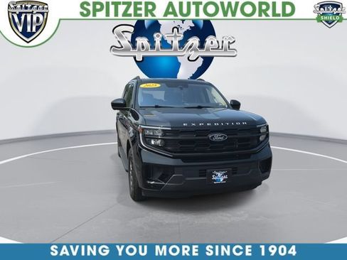Used 2025 Ford Expedition Max Active AWD/4WD image 3