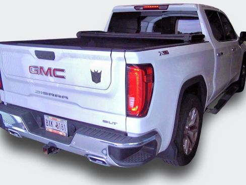 Used 2021 GMC Sierra 1500 SLT w/ SLT Premium Plus Package AWD/4WD image 18