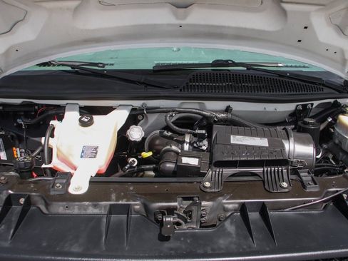 Used 2017 Chevrolet Express 2500 Extended image 15