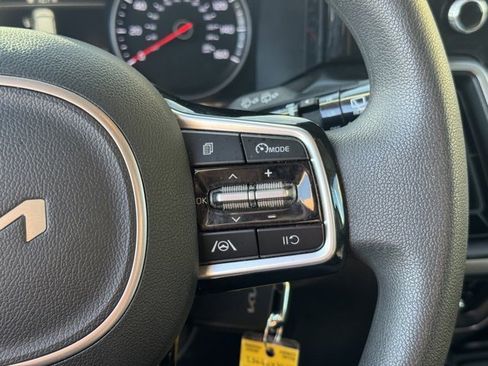 Used 2023 Kia Sorento LX image 27