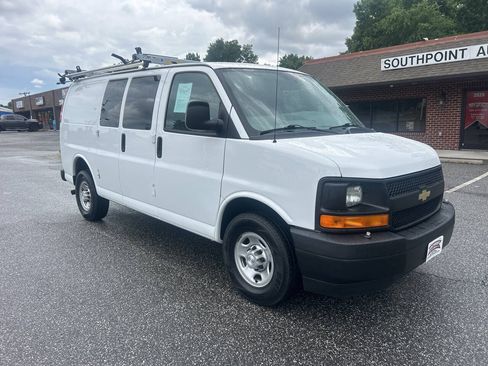 Used 2017 Chevrolet Express 2500 RWD image 3