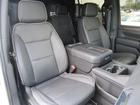 Used 2023 Chevrolet Tahoe Premier w/ Advanced Technology Package RWD image 10