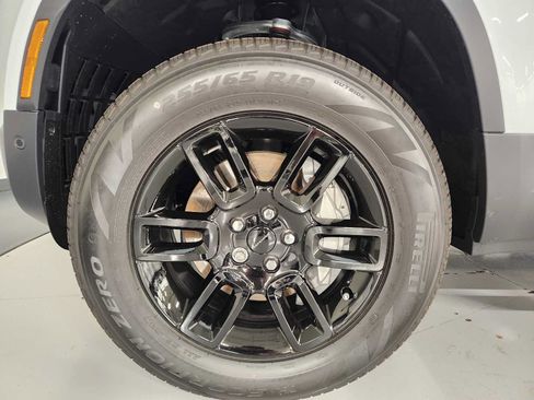 Used 2026 Land Rover Defender 110 S AWD/4WD image 13